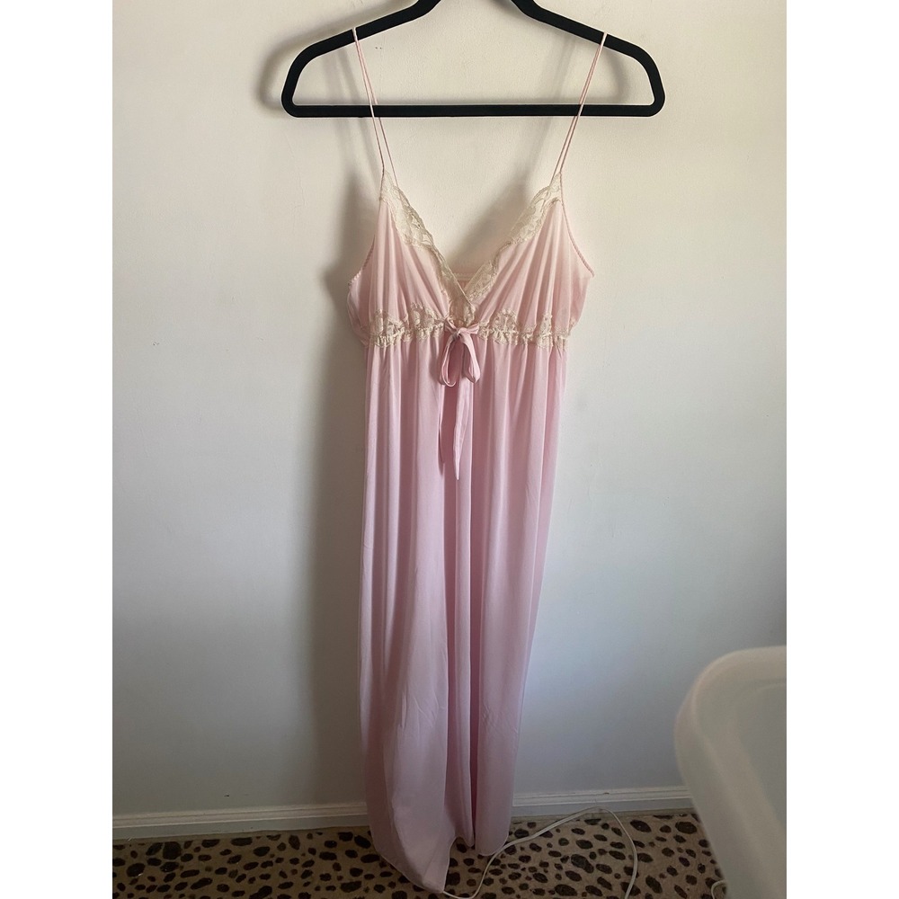 Vintage Flair Pink Lace Trim Nightgown Maxi Chemise Made in USA ILGWU Medium